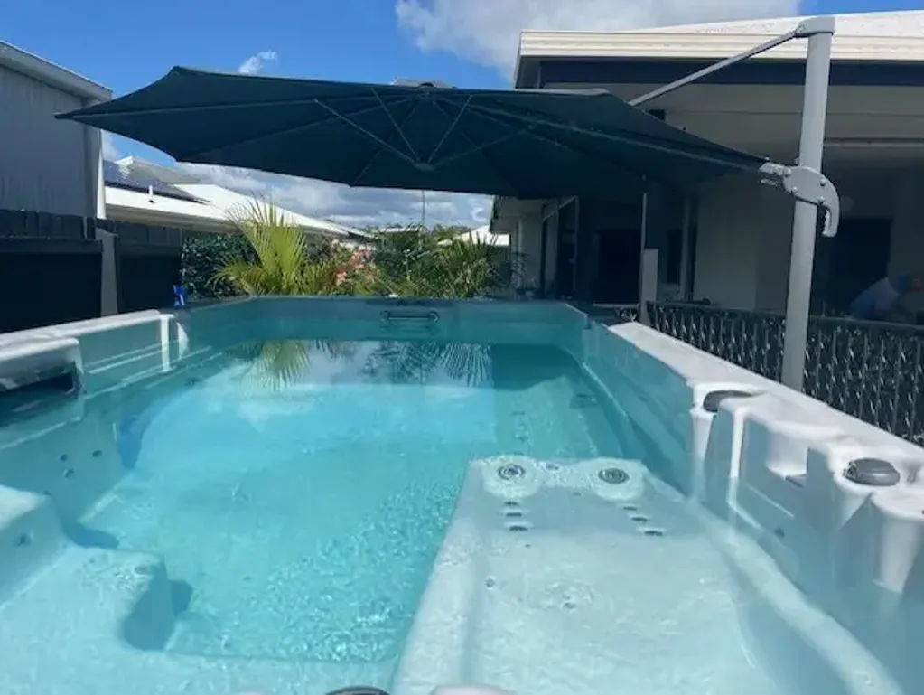 STUNNING HOME WITH SPA - FULLY FURNISHED - $750 PER WEEK