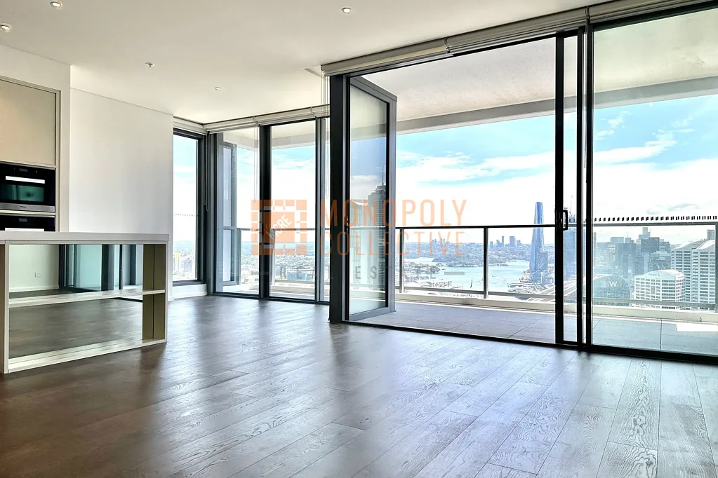 SUB-PENTHOUSE SKYHOME WITH BREATHTAKING 180 PANARAMIC WATER VIEW + STUDY!