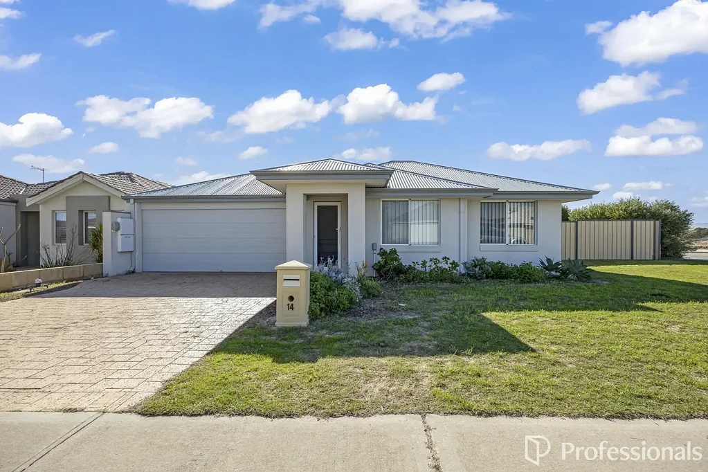 SPACIOUS, CLOSE TO AMENITIES & ROOM FOR BOAT!