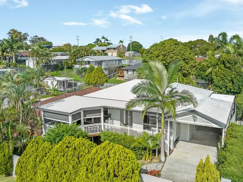 Hope Island 4બેડરૂમ Relaxed Tropical Living with Dual-Living Flexibility in a Prime Gold Coast Location