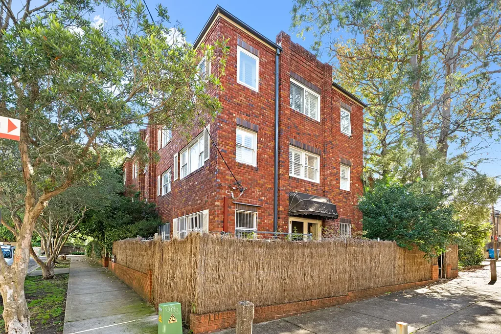 North Sydney 2બેડરૂમ Renovated Top Floor Sanctuary, Style and Convenience