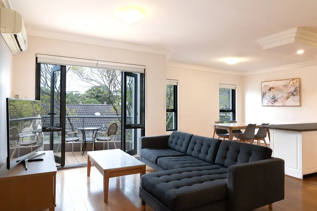 LARGE FURNISHED 2 BED + 2 BATH + 2 CAR + CLOSE TO HARBOUR