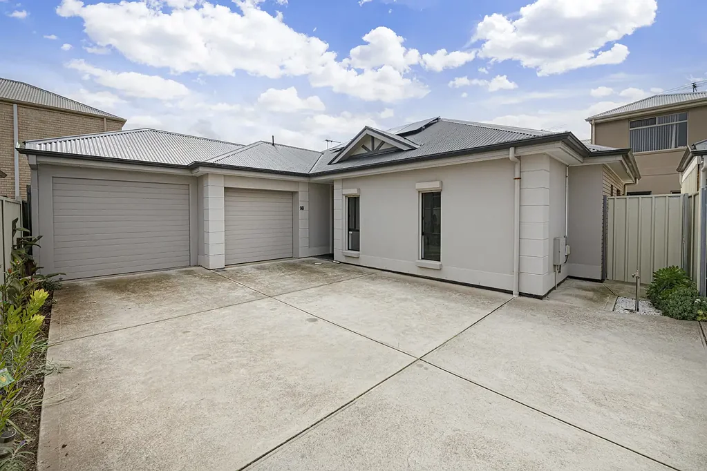 Modern Courtyard Home with Unmatched Accessibility