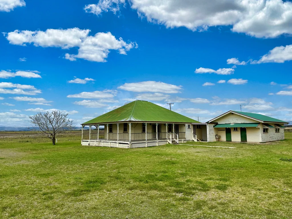 Loch Lomond  Historic home with panoramic views of the border ranges.