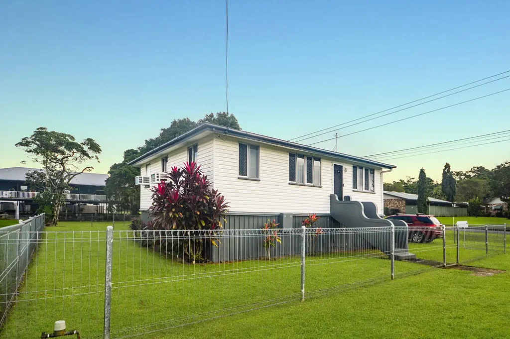 Innisfail 4બેડરૂમ Beautifully Renovated Queenslander – Character, Convenience & Strong Investment Return Buyers Over $420,000