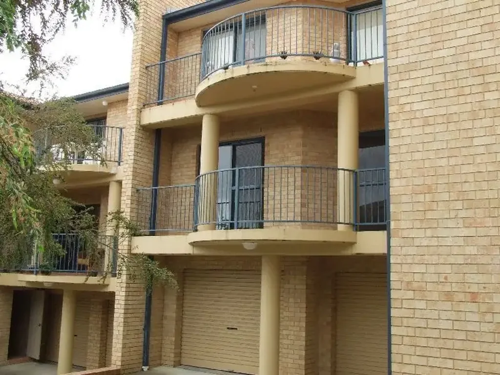 Garden Apartment In Convenient Location