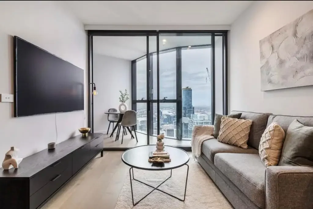 Level 73 Single Bedroom Apartment with Luxury Furniture In Aurora