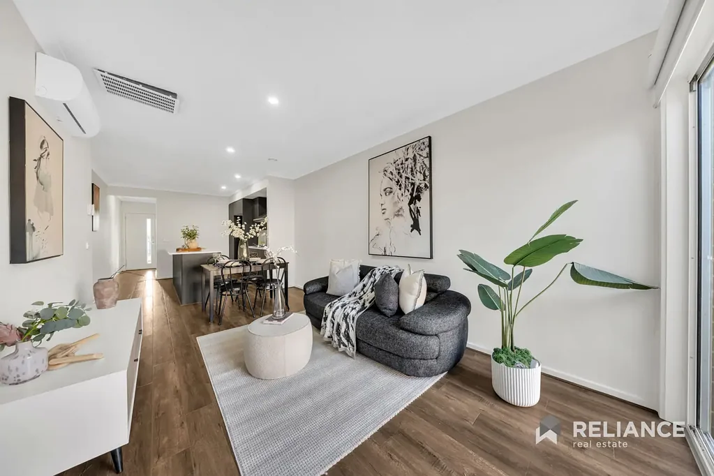 Wyndham Vale 3房 现代外观吸引眼球 高级石材台面 宽敞阳光起居区 宏伟主套房 奢华中心浴室 混凝土地面娱乐区 低维护后院 Modern Luxury: Light-Filled Spaces & Premium Finishes - Moments to Schools, Shops and Station!
