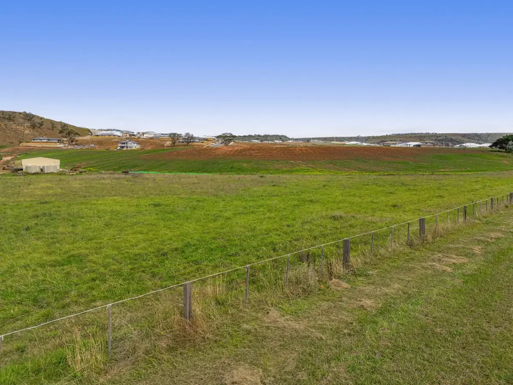 Maddingley 11 Acres Close To Town