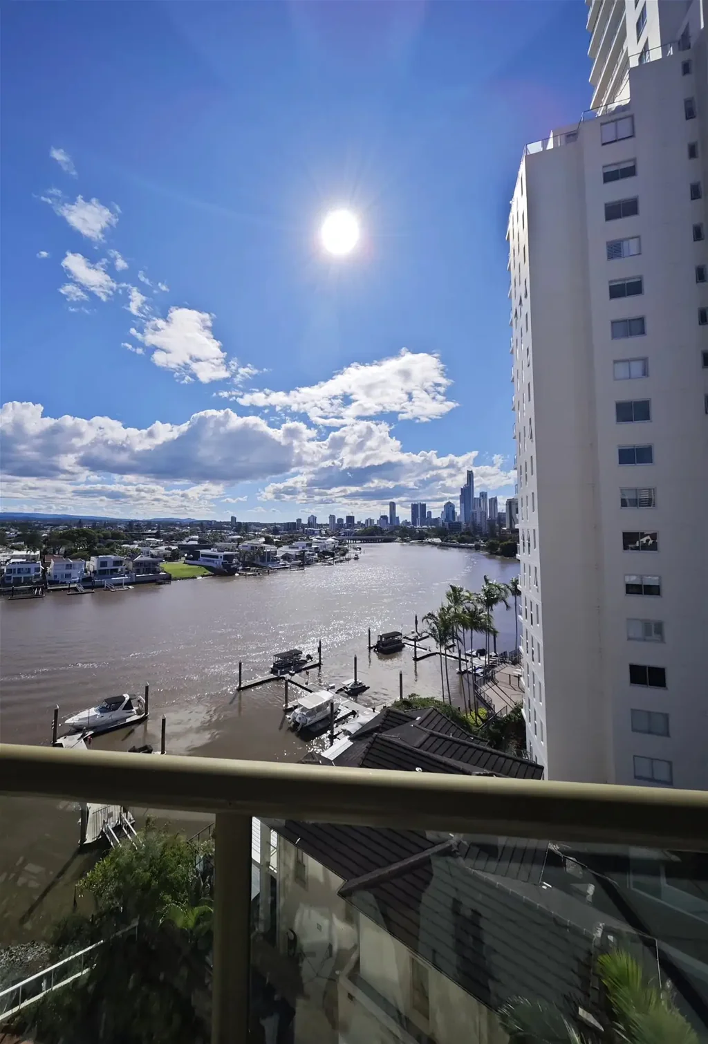 Surfers Paradise 2침실 Priceless Riverfront and Ocean Views Great Location Large Unit