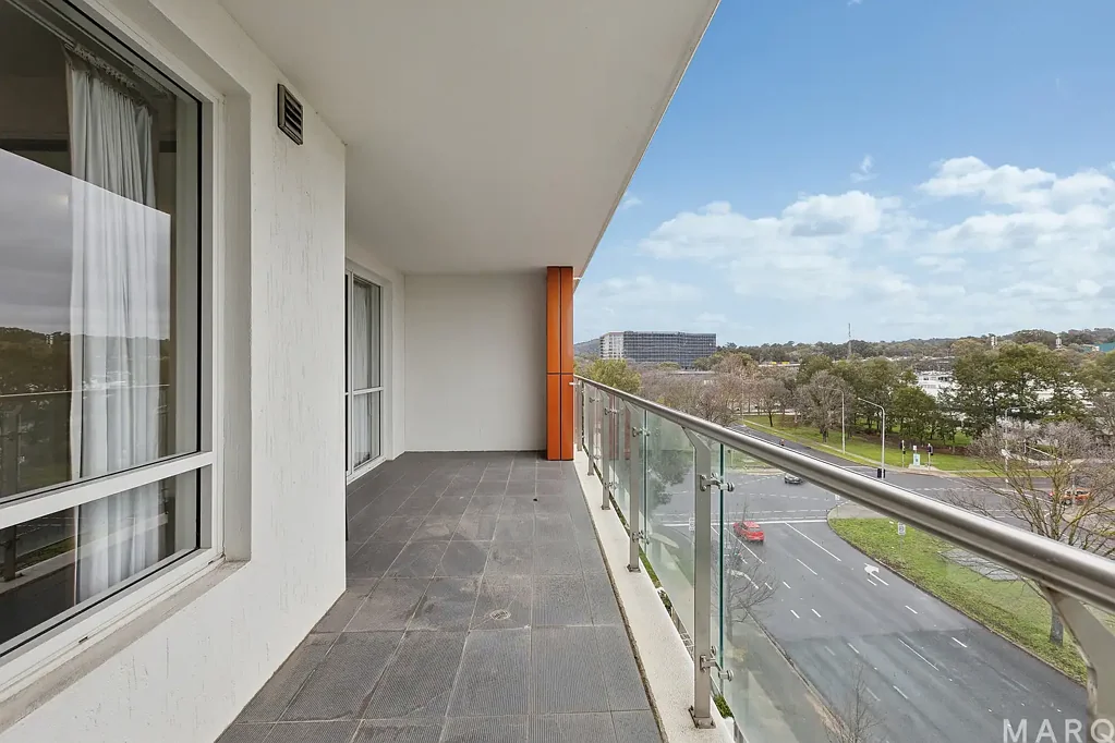 Belconnen 1房  Fresh One Bedroom + Study