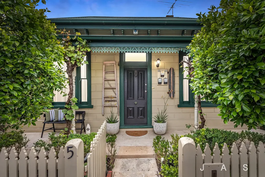 5 Bourke Street, Seddon, VIC 3011
