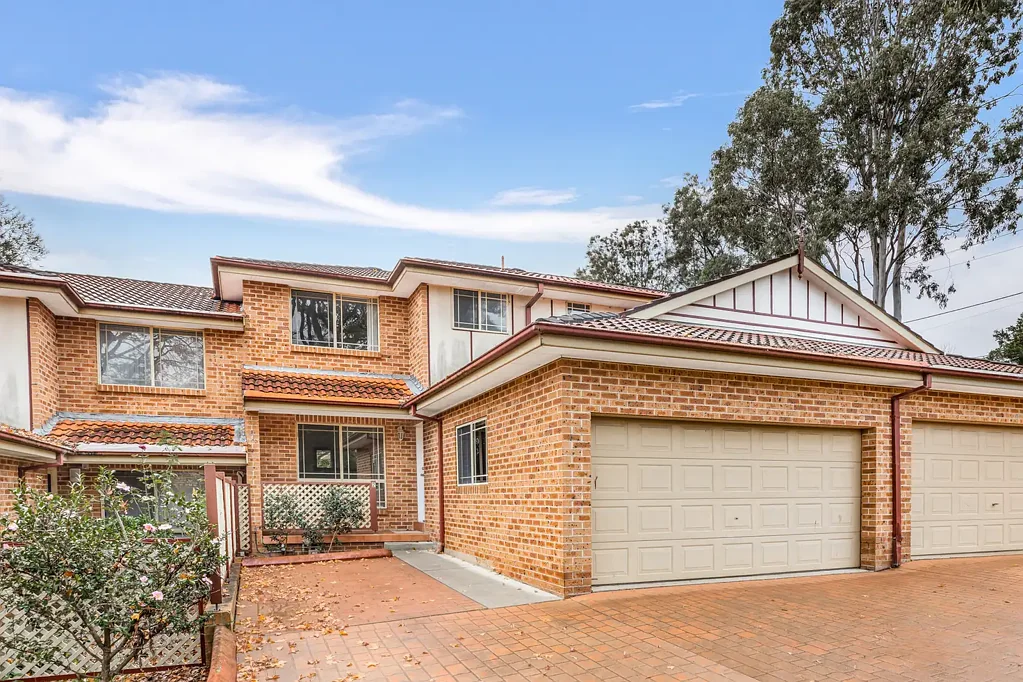 Baulkham Hills 3 Bedroom Walk to Express Bus & Shops | North-Facing Rear Yard with Separate Living & Dining | Jasper Road Public School Catchment