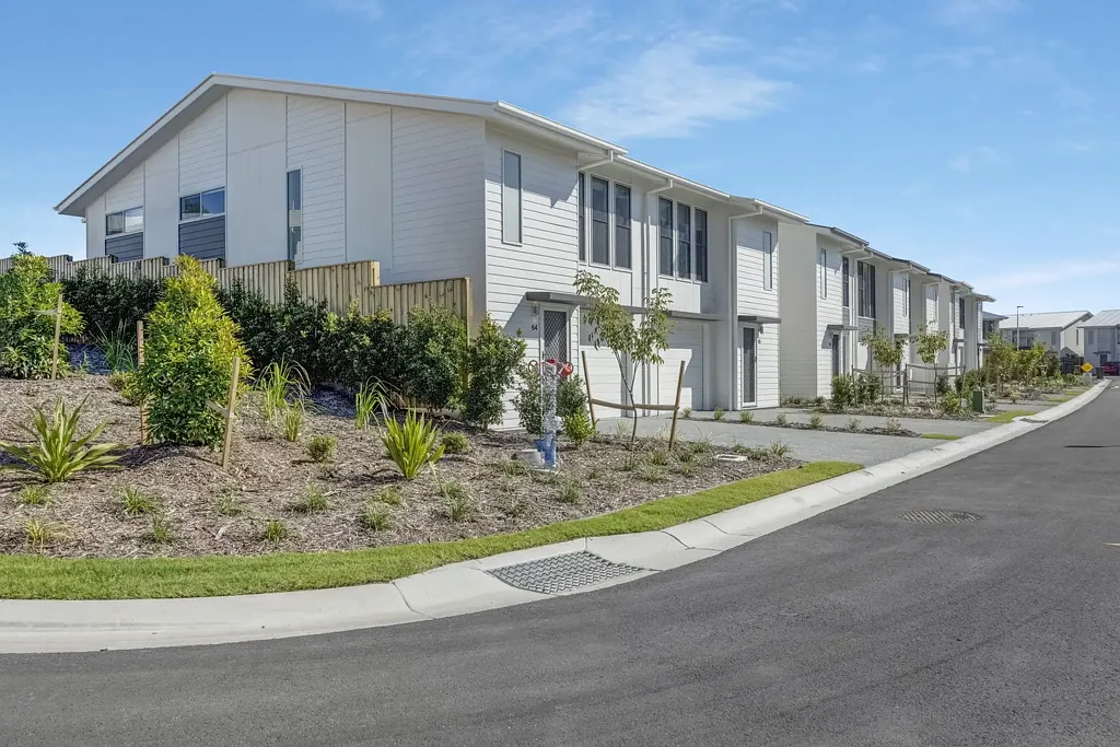 Near-new 3 Bedroom Townhouse at 'The Ridge Residences' Coomera