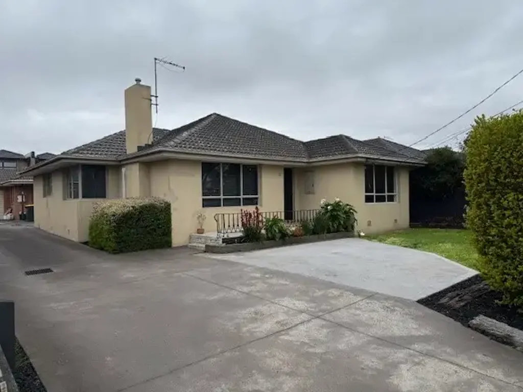 Modern 3 Bedroom Home In Top Location!