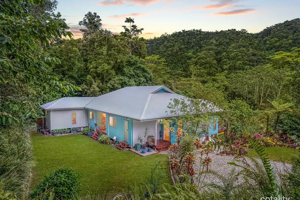 Redlynch 4chambre Private Rainforest Retreat on Over an Acre with Creek, Mountain Views & Dual Access