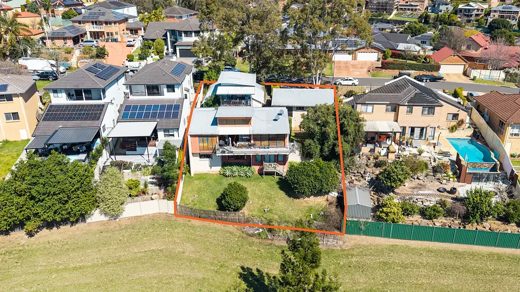 Glen Alpine 7 Bedroom House + Granny Flat With DA-Approved Third Dwelling and Subdivision Potential