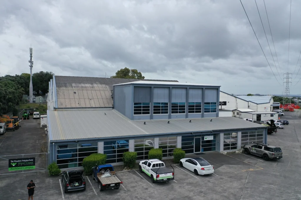 Penrose Versatile Office/Warehouse in Central Penrose