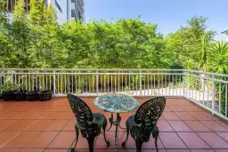 2/30 Dalpura Street, Surfers Paradise