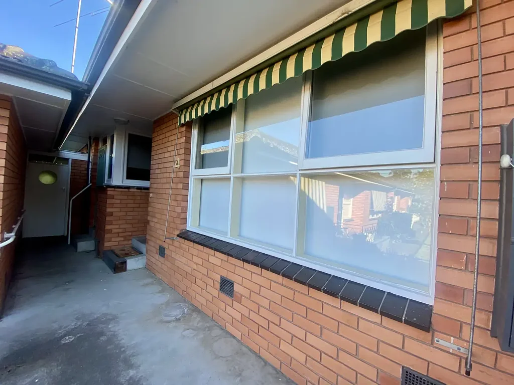 Unit in Prime location in well maintained block with 2 garages!