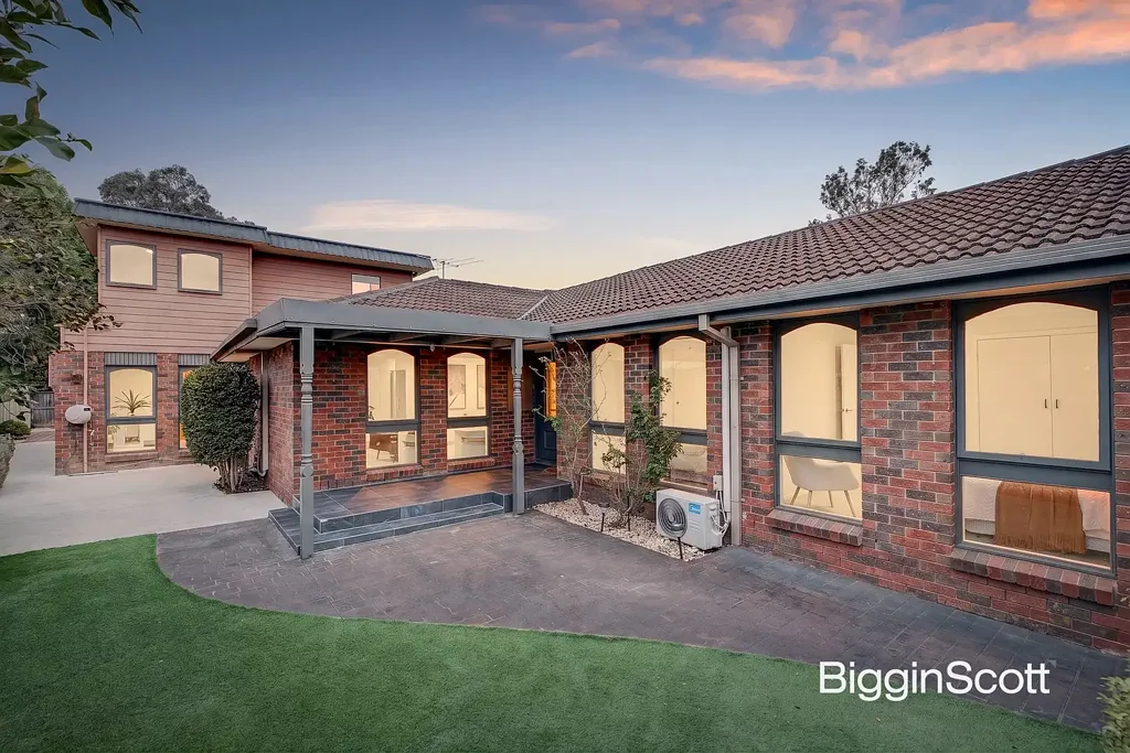 Glen Waverley 5Phòng ngủ SPACE, FLEXIBILITY & EXCEPTIONAL FAMILY LIVING!