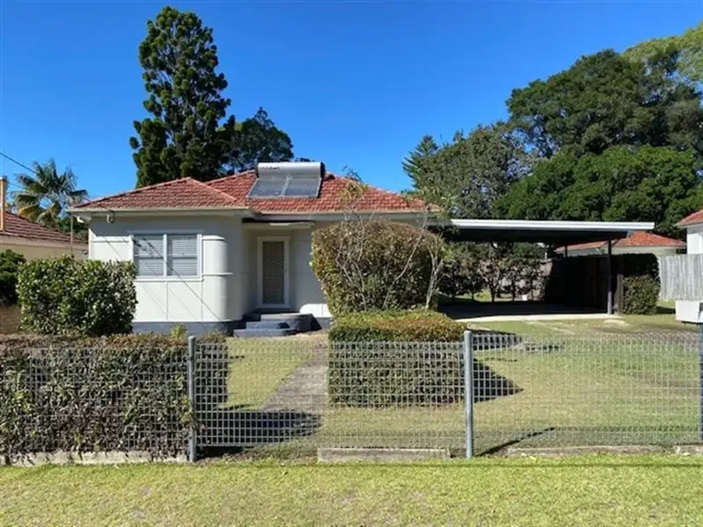 3 BEDROOM HOME WITH DOUBLE CARPORT & AIR CONDITIONING