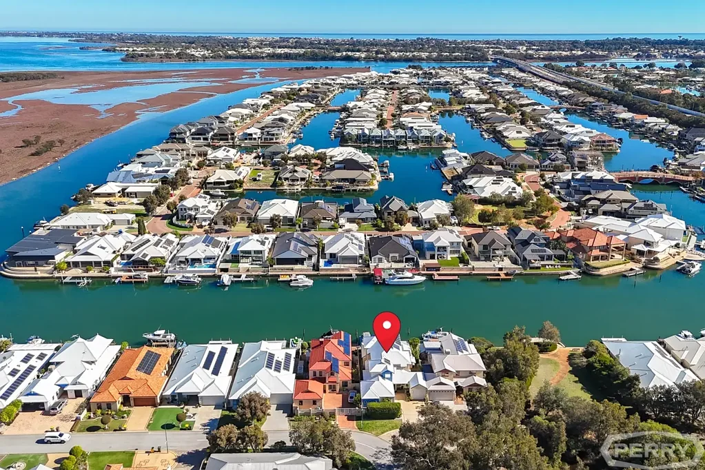 Dudley Park 4房  PREMIUM CANAL LIVING WITH EXCEPTIONAL VEHICLE & BOAT STORAGE