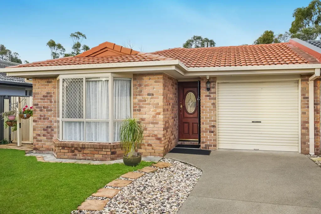 Arundel 3कमरा Cottage Home for Sale - Neat and Tidy! Ready to move in