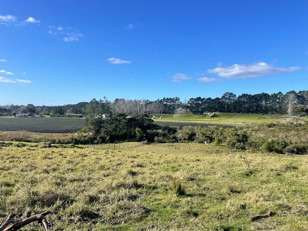 Taupaki North-Facing & Views, Private Relocatable Site!