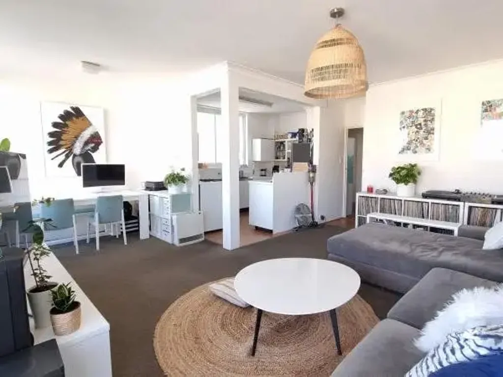 OCEAN VIEWS, LARGE BALCONY & BRAND NEW CARPET: TWO BEDROOM BONDI APARTMENT
