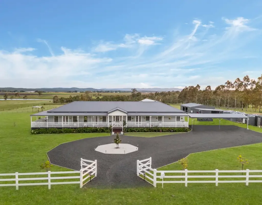 Kentville Pepper's Paddocks- A Grand Country Life
