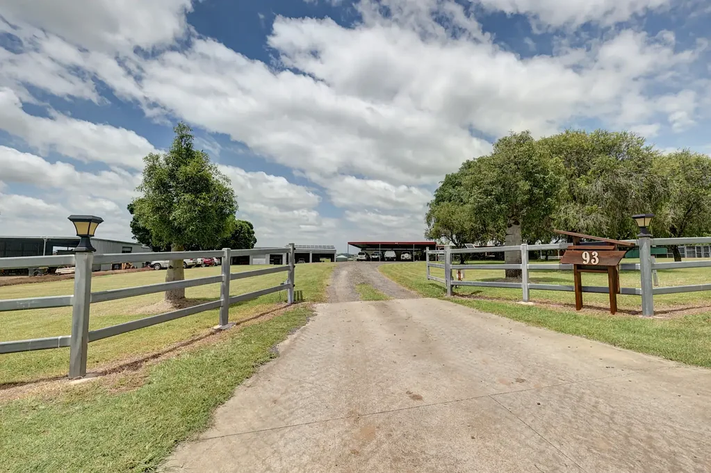 93 Hecks Road, Fairney View, QLD 4306