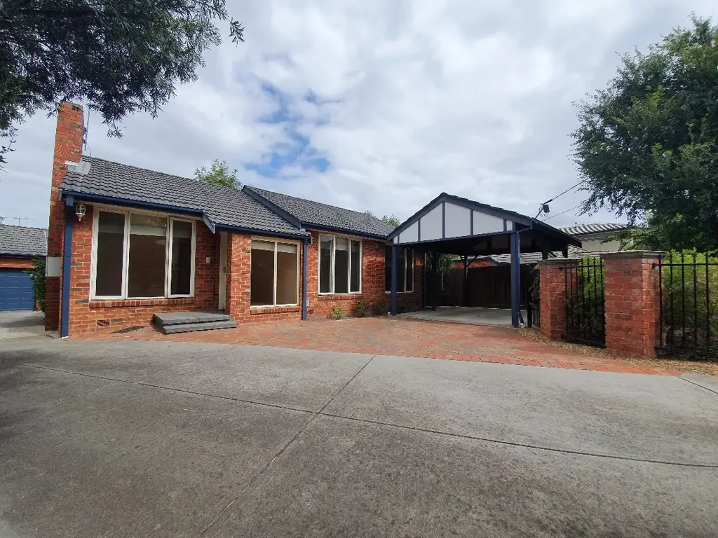 LOW MAINTENANCE THREE BEDROOM HOME-EXTRENAL GARDENING INCLUDED IN RENT – EVERY 2 MONTHS