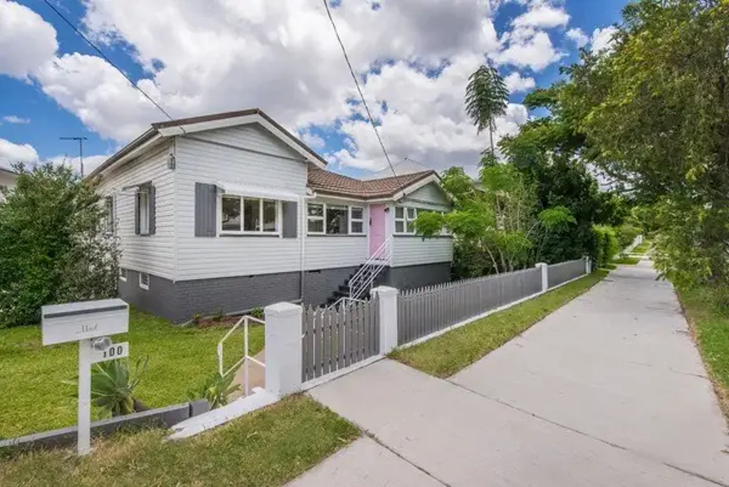 Stunning Renovated Queenslander Near PA Hospital!