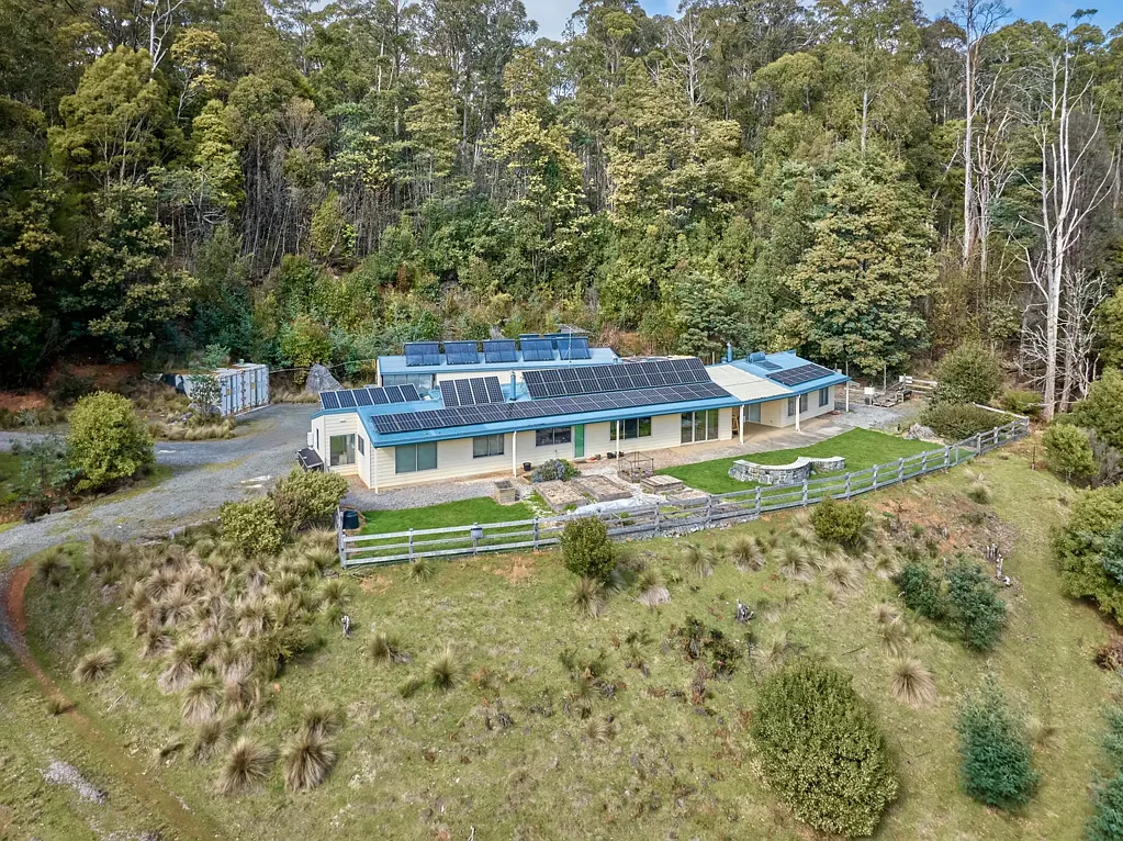 Mole Creek Off Grid Luxury - Privacy and Nature in Abundance