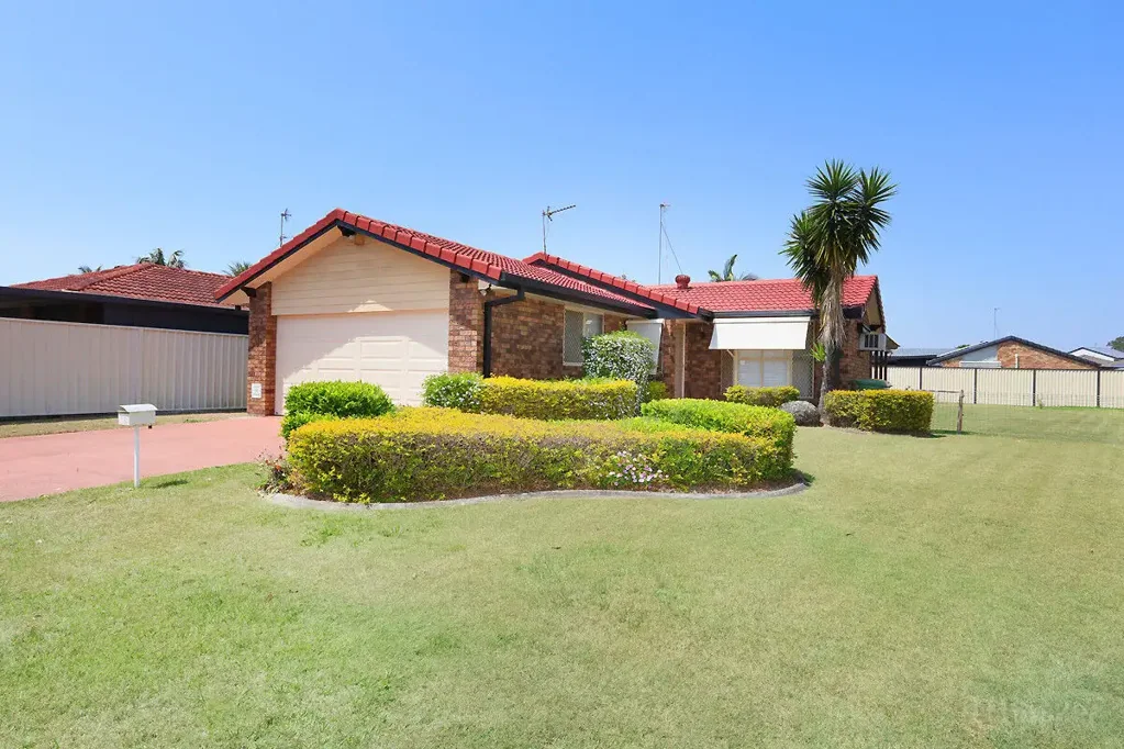 Coombabah 3Phòng ngủ Family Comfort on a Spacious Block in a Prime Coombabah Location