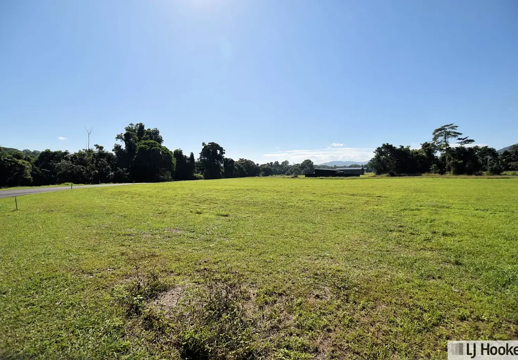 Tully  One of a kind Corner Block with Mountain Views on Keir Rd!