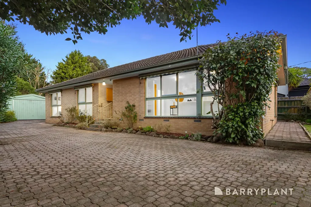 Ferntree Gully 3બેડરૂમ Classic comfort in central setting.