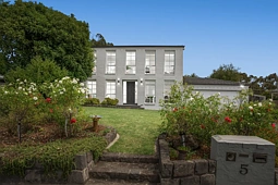 5 The Loch, Croydon Hills