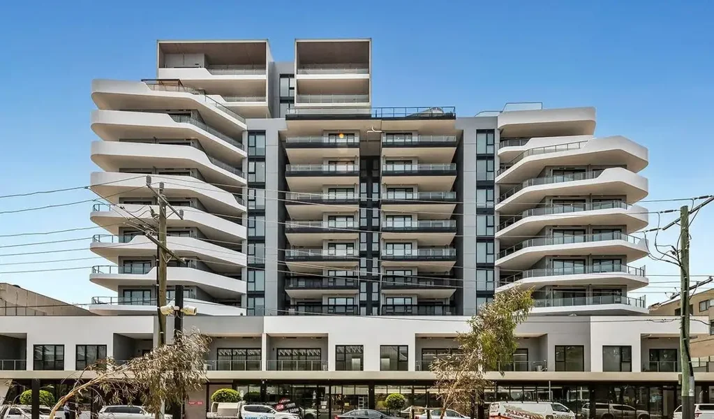 Luxurious 3-Bedroom Apartment with Panoramic Views in the Heart of Carnegie
