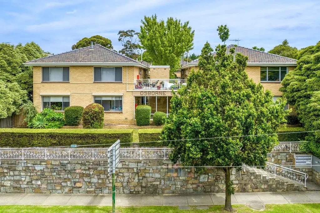 Mont Albert 3ห้องนอน Low-Maintenance Living or Premium Investment in the Heart of Box Hill