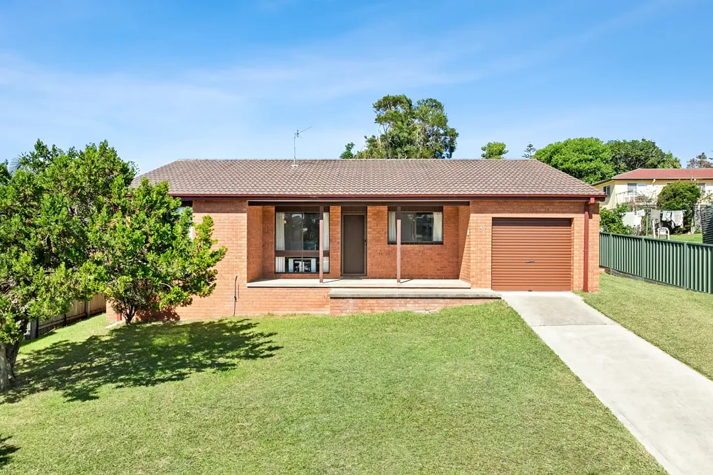 18 Grenville Avenue, Tuross Head, NSW 2537