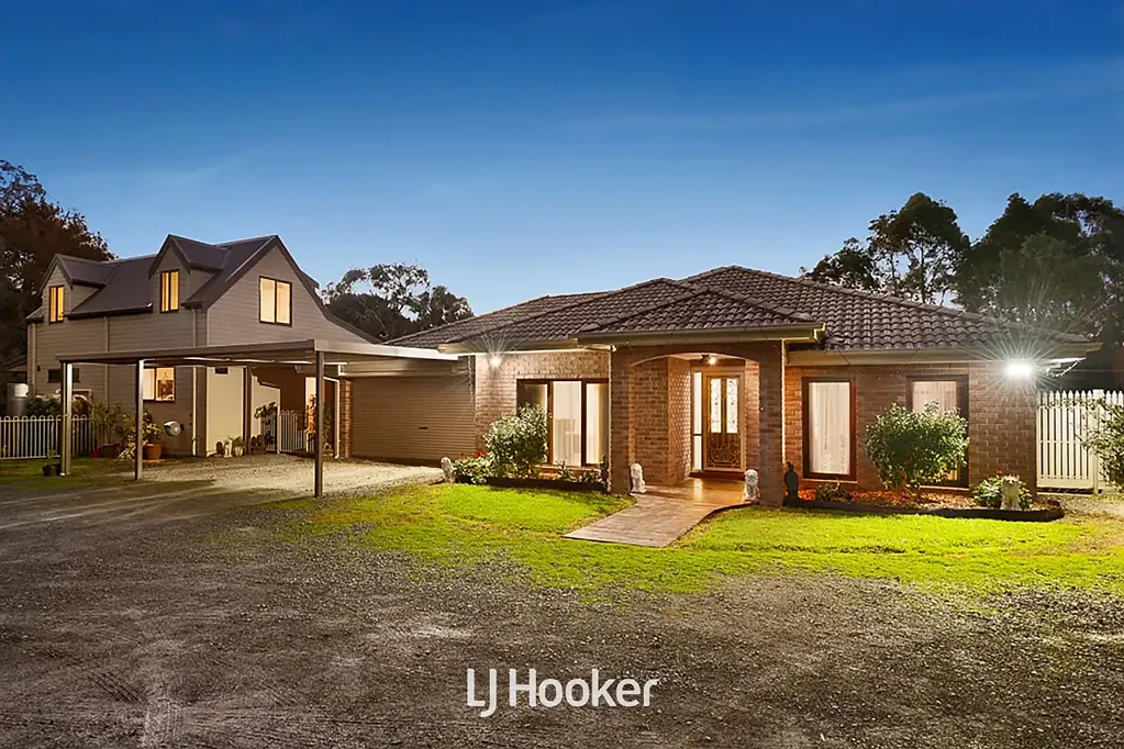 Narre Warren North 9 Bedroom Two homes, endless opportunities – 7 and 7A Alfred Close, Narre Warren North