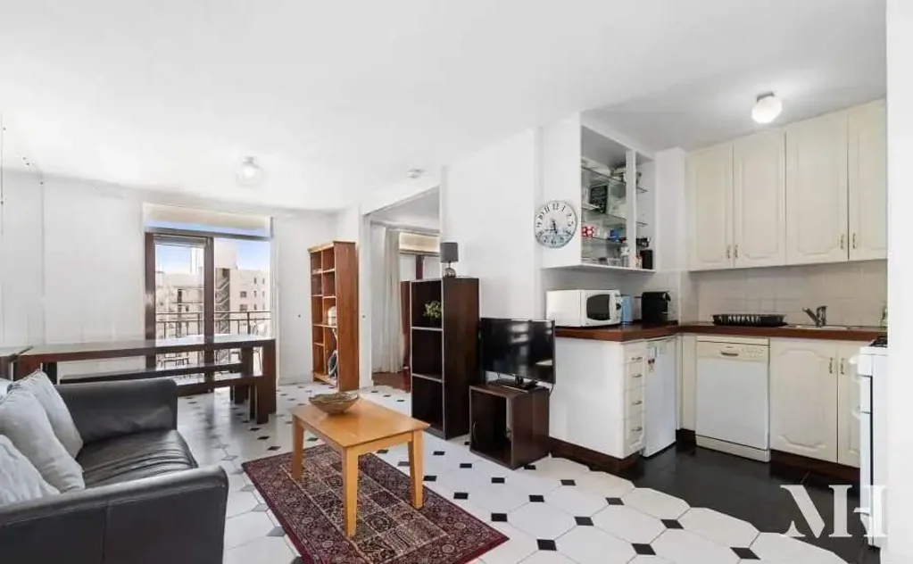 Furnished Fifth Floor Apartment Near Kings Park