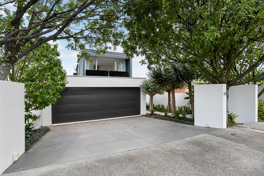 Mount Eden 4Kwarto Contemporary Living - The Masterclass