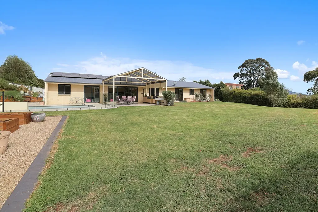 Leongatha 4 Bedroom Private, Peaceful & Packed with Features
