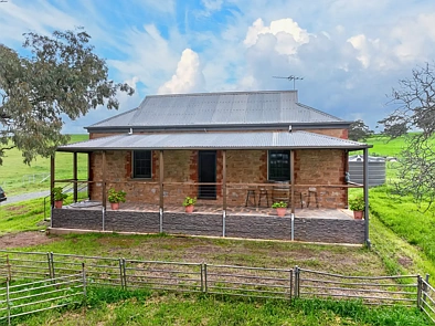 Rhynie 2 Slaapkamer Rural Charm & Timeless Character!