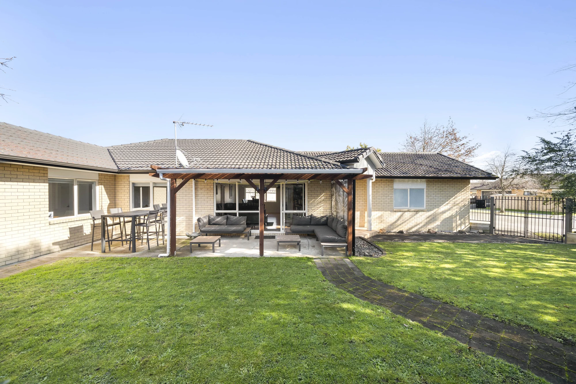 Papakura 4Habitaciones #GAMEDAY Owners on the Move!