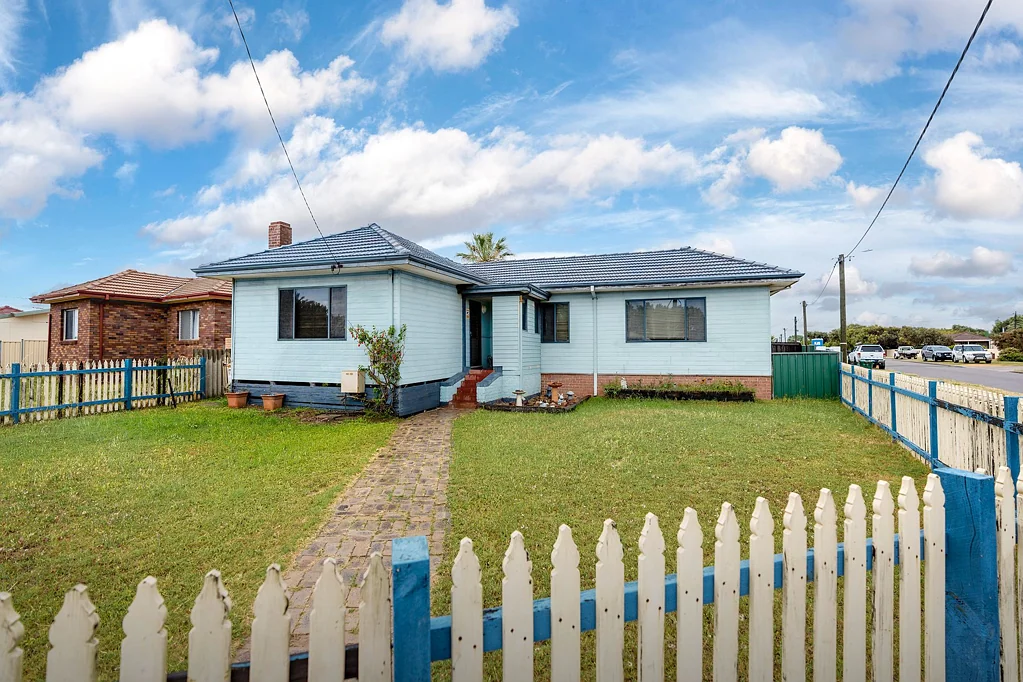 1 Whitfield Street, Beachlands, WA 6530