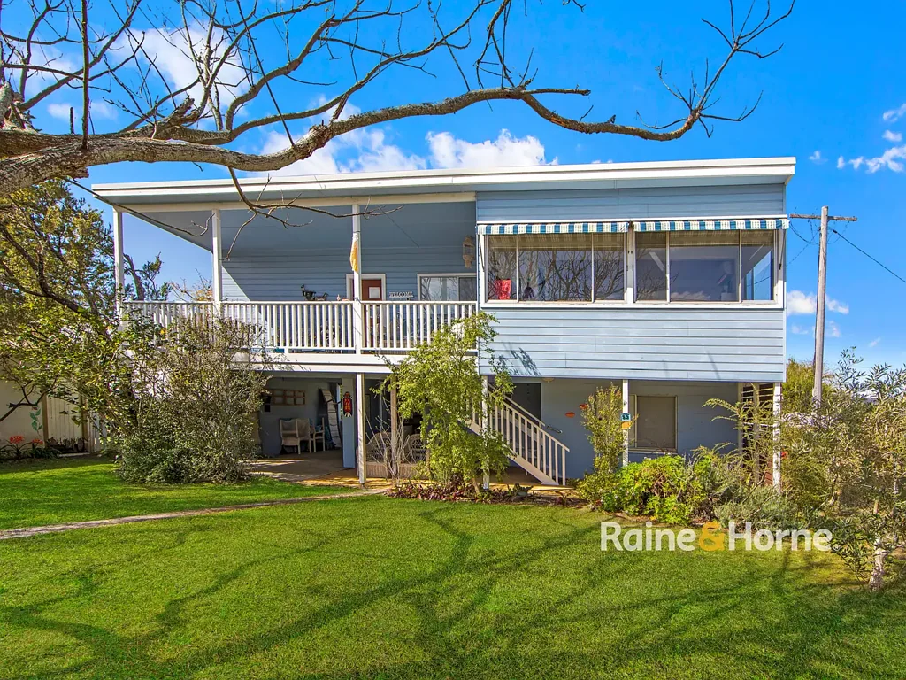Patonga 2 Bedroom The Ultimate Beach Weekender - Literally Steps from the Sand
